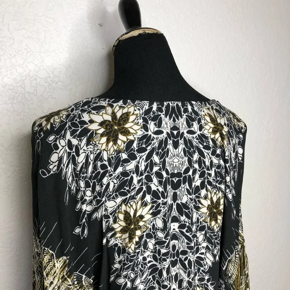 Free People black white tan bird floral v neck button top size Small